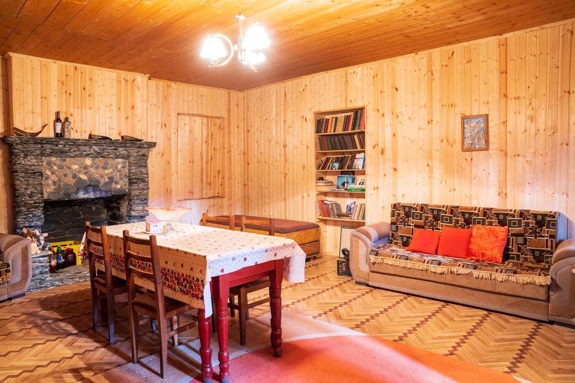 Guesthouse Svani Ushguli ภายนอก รูปภาพ
