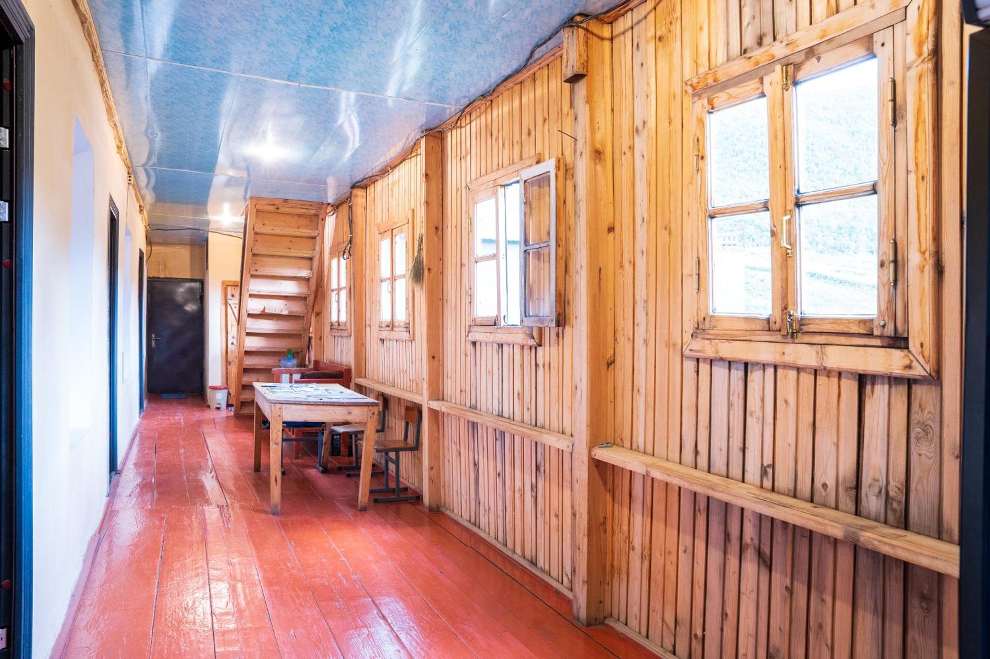 Guesthouse Svani Ushguli ภายนอก รูปภาพ
