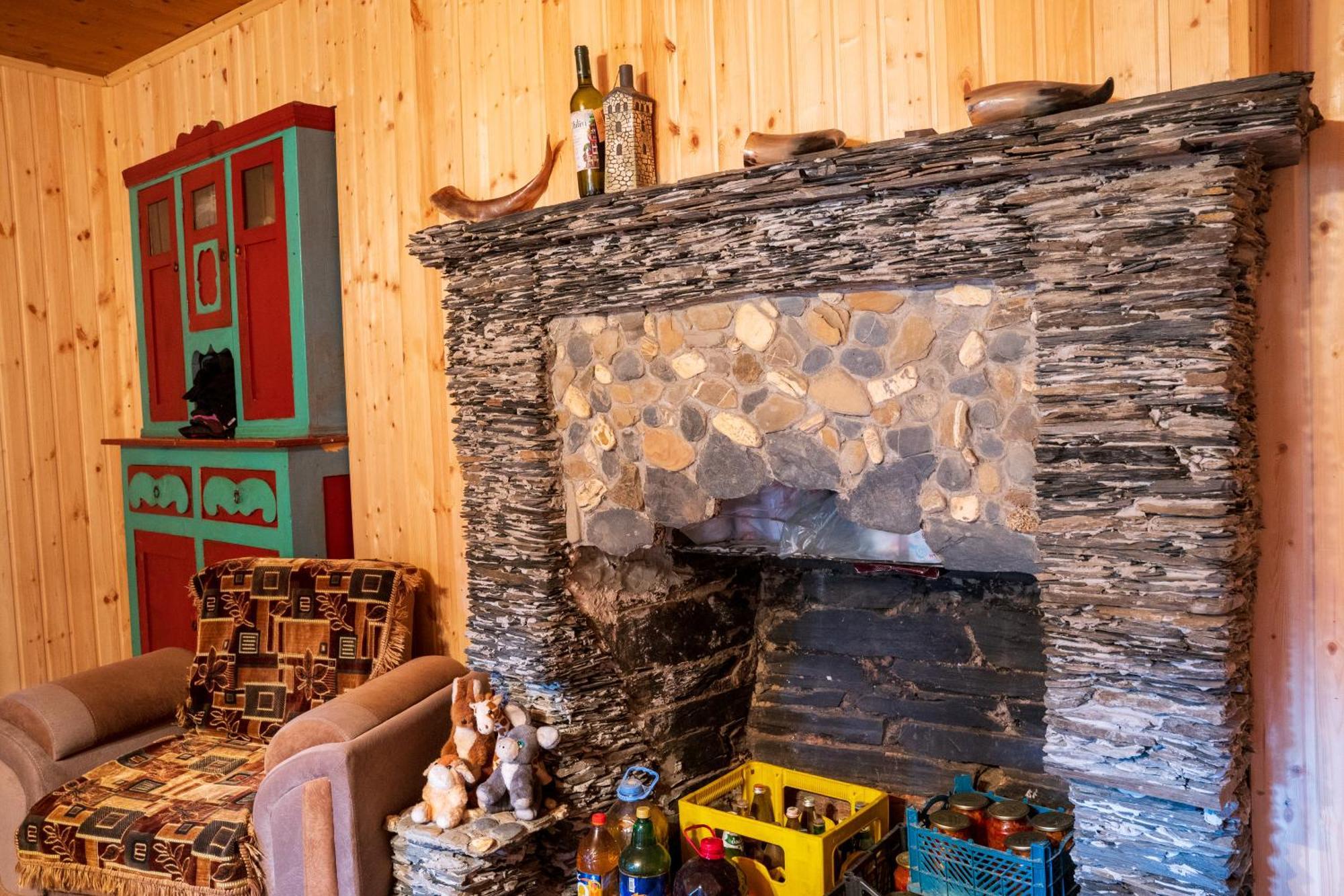 Guesthouse Svani Ushguli ภายนอก รูปภาพ