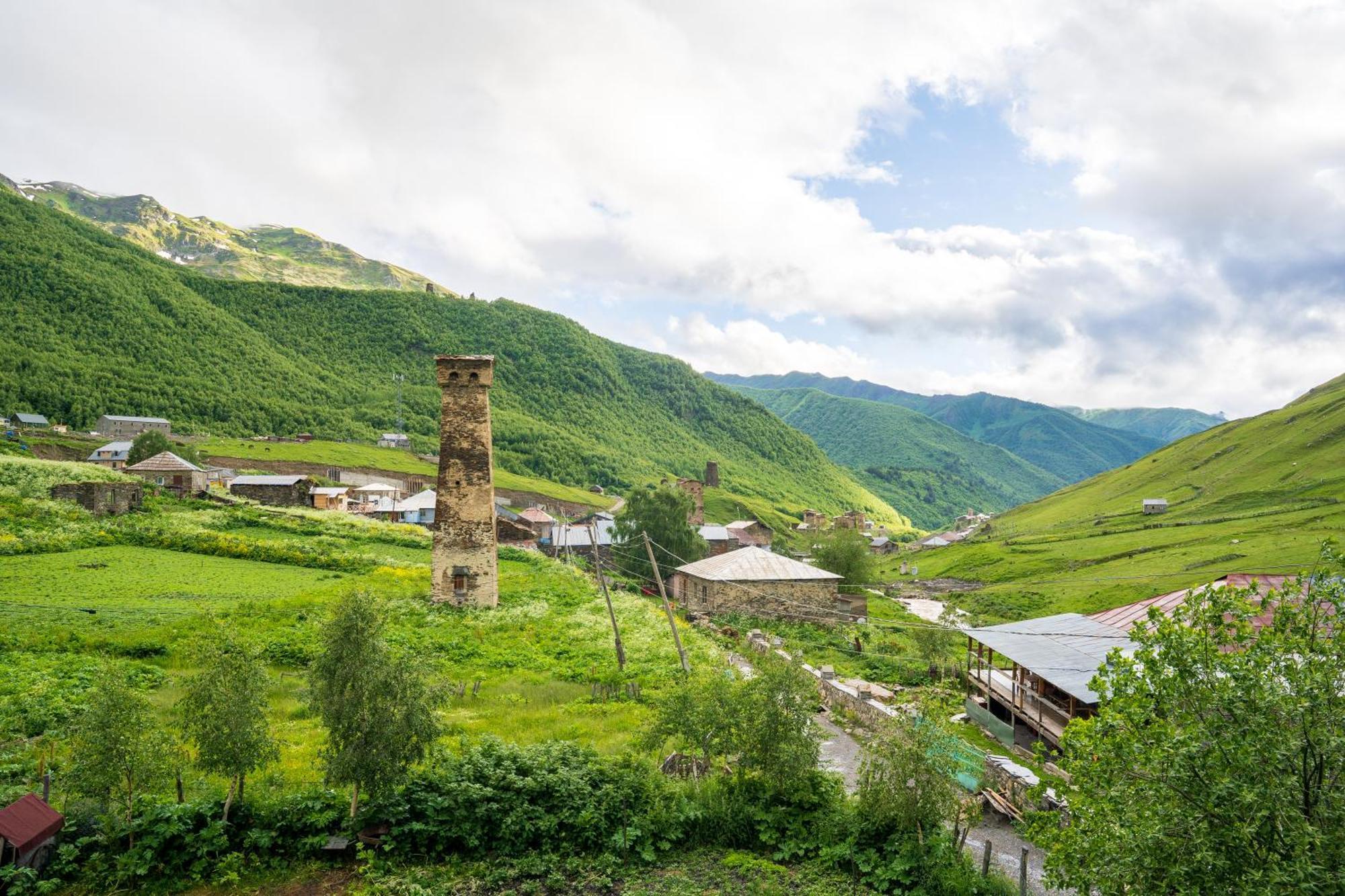 Guesthouse Svani Ushguli ภายนอก รูปภาพ